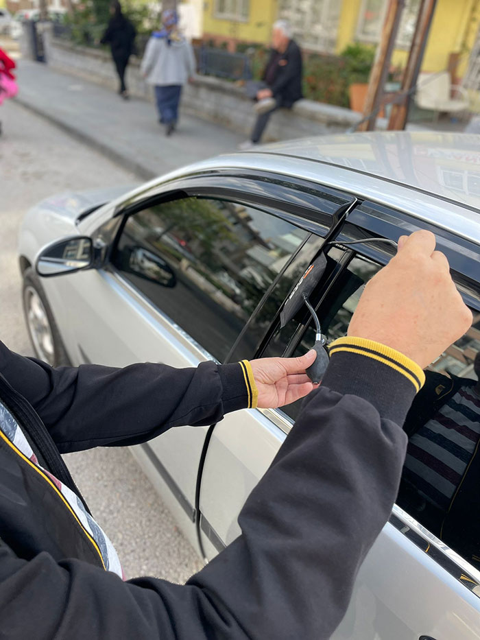 Karşıyaka Oto Kilitçisi